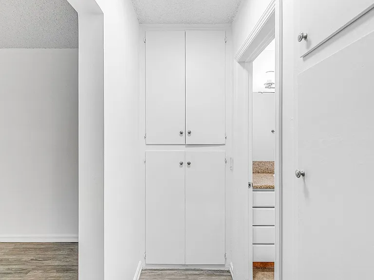 5923 Carlton Way — Photo 18