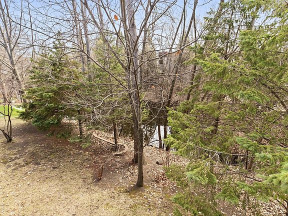 2nd image of 204 Heritage Ln