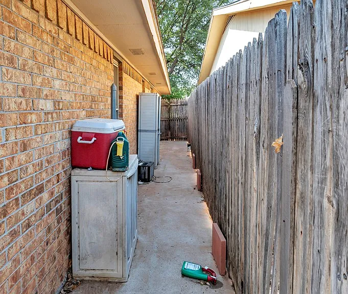 4202 Merrill Dr — Photo 37