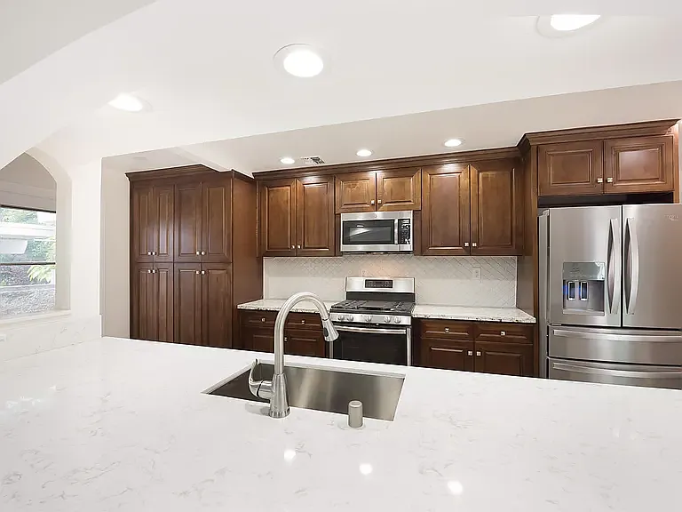 4 bed, 2800 sqft, $5,900 — Photo 3