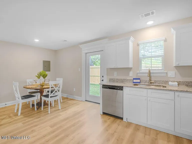 122 Coral Breeze Dr — Photo 7