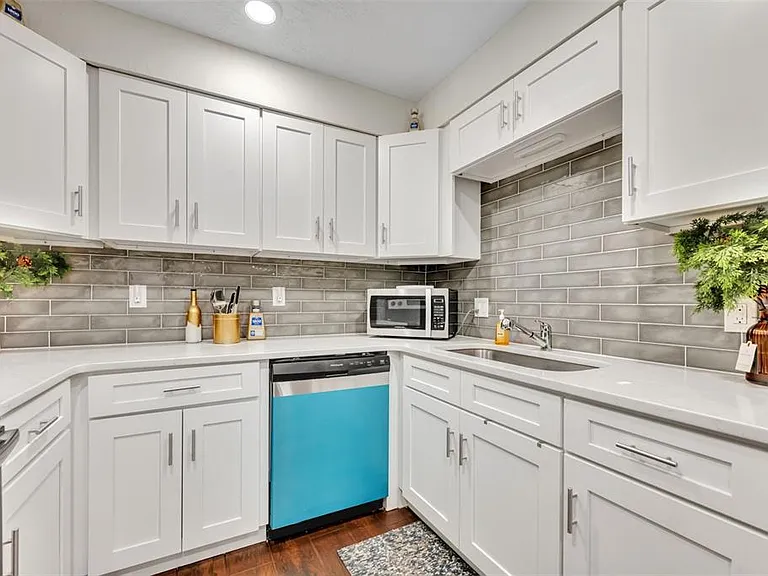 1221 Elinore Dr — Photo 11