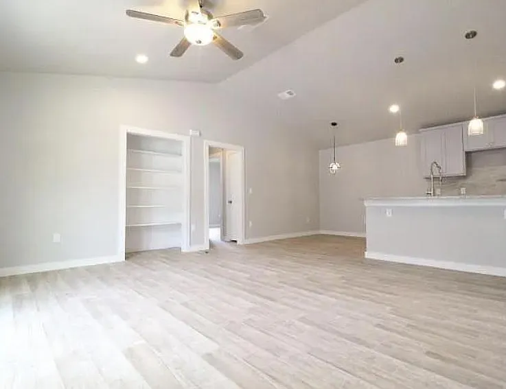 9404 Menchaca Rd #B — Photo 16