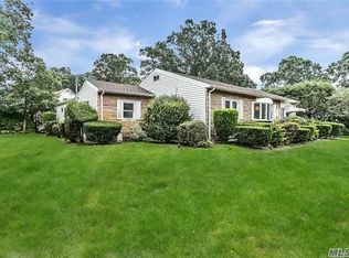 635 Seaford Ave, Massapequa, NY 11758