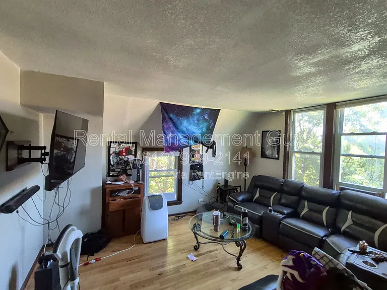 1938 Roblyn Ave #2 — Photo 2