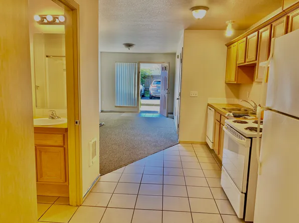 11933 SE Oak St, Portland, OR