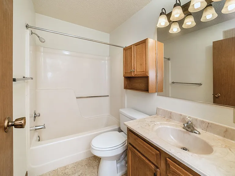 **Limited Time Special! Up to 3 Months Free Rent — Photo 14