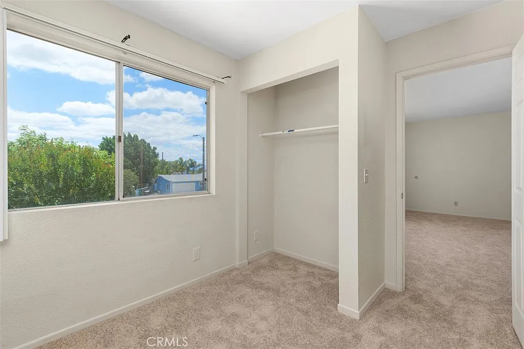 3 bed, 1200 sqft, $3,095 — Photo 2