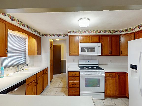 2nd image of 239 W Berry Ave