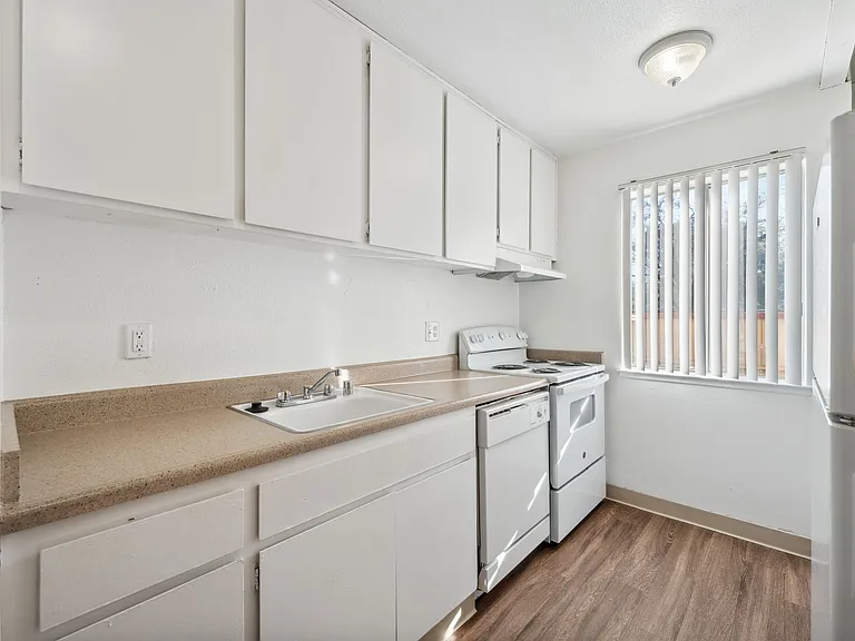 Alvarado Sunset Apartments — Photo 6