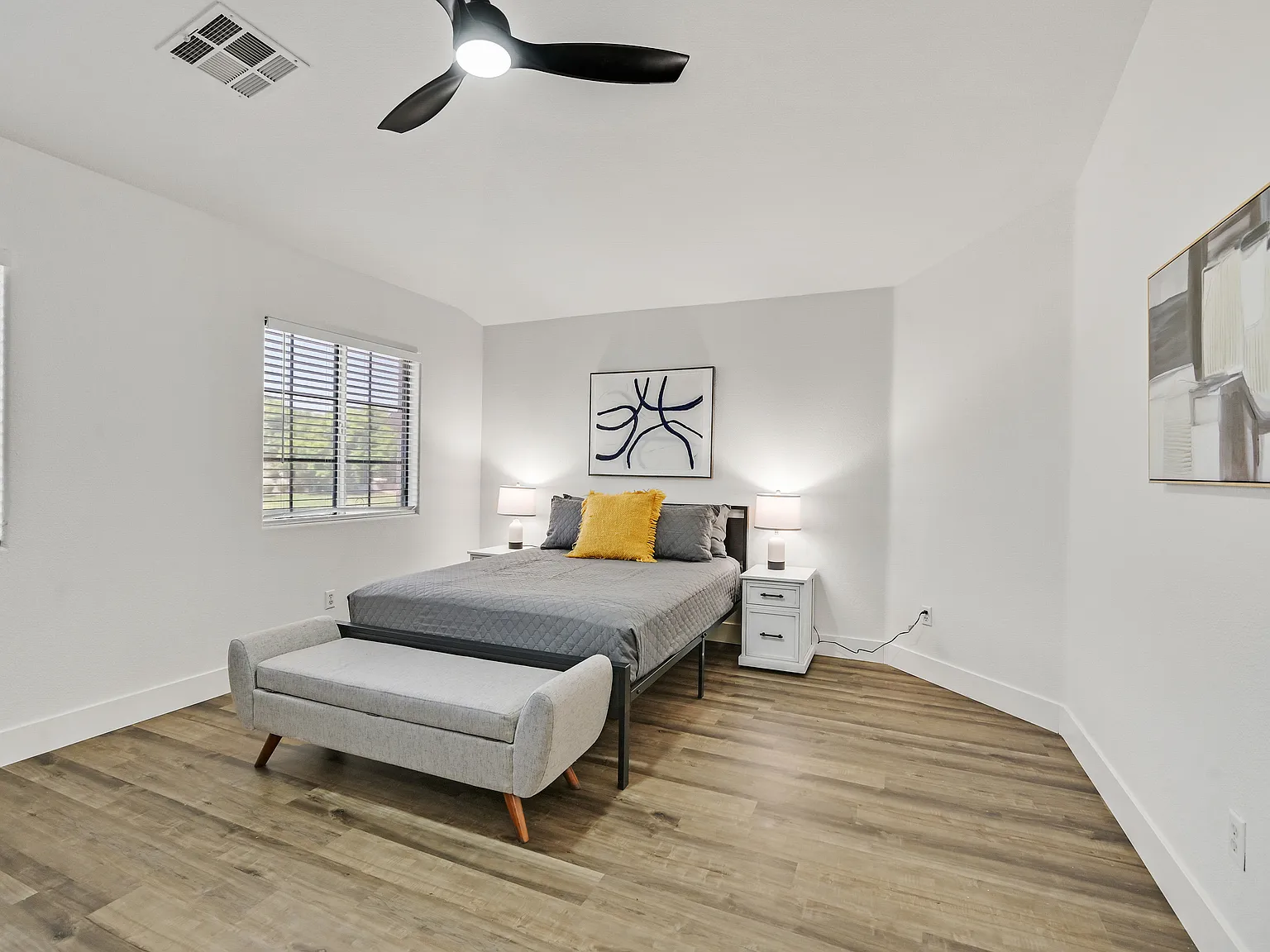 4 bed, 2.5 bath, 1898 sqft, $5,000 — Photo 4