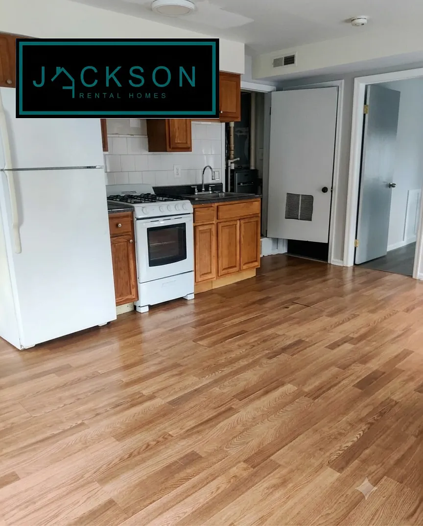 514 W Queen Ln, — Photo 1