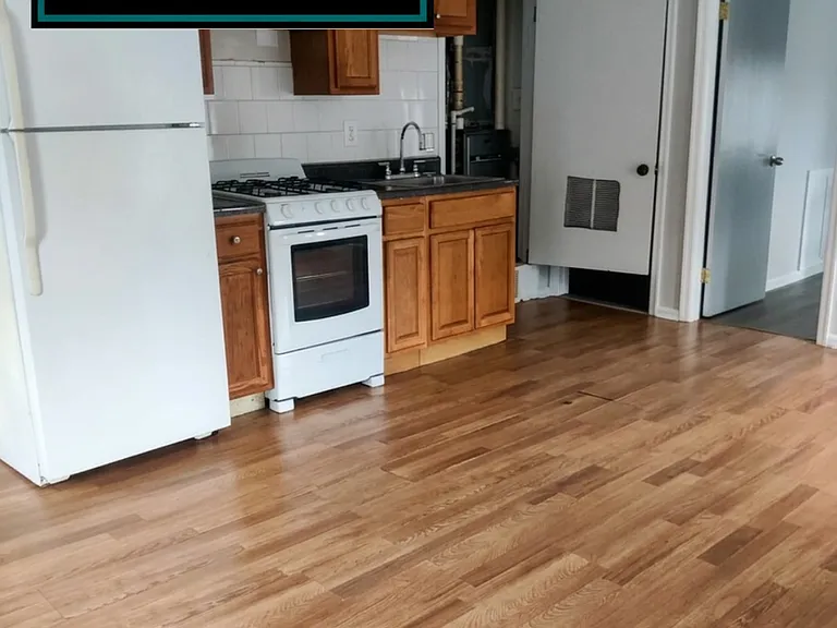514 W Queen Ln — Photo 1
