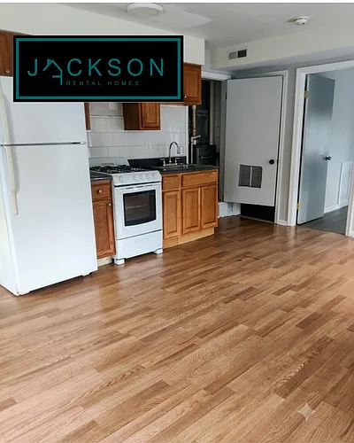 514 W Queen Ln Photo 1