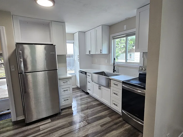 10868 W Mount Vernon Ave — Photo 2