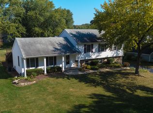 1053 Cardinal Ct, Batavia, IL 60510