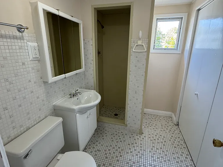 92 Lakewood Dr — Photo 6