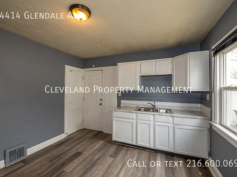 14414 Glendale Ave — Photo 12