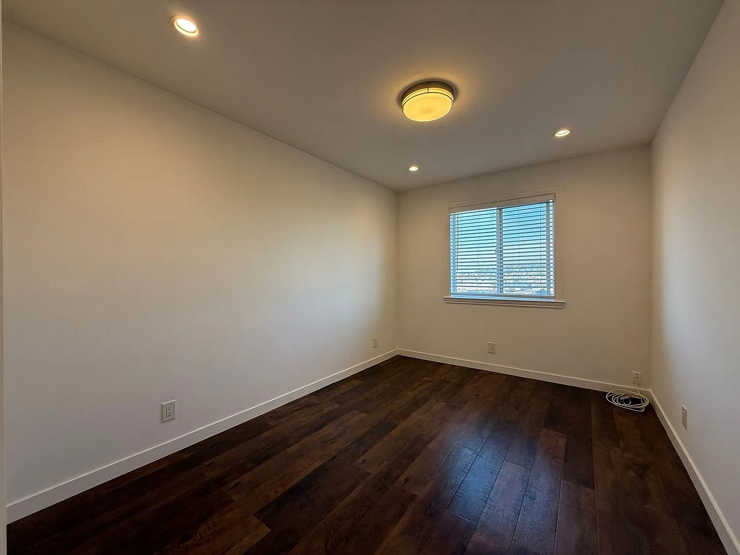 1052 Jamestown Avenue — Photo 4
