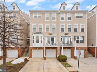 Coppermine Crossing Cond, Oak Hill, VA 20171