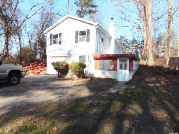 36 Greenbriar Rd, Wading River, NY 11792