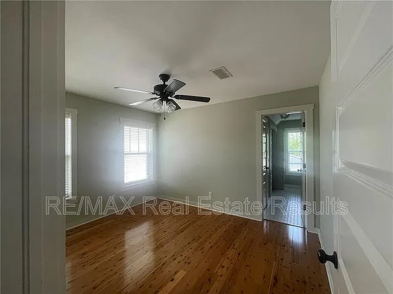 103 SE G Ct — Photo 6