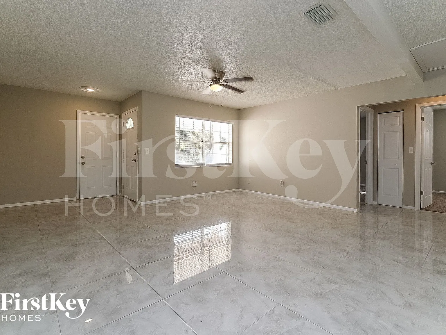 3 bed, 2.0 bath, 1299 sqft, $2,150 — Photo 2