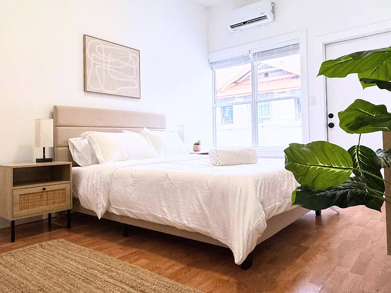 Fully furnished apartment close to St. Anthony's Hospital