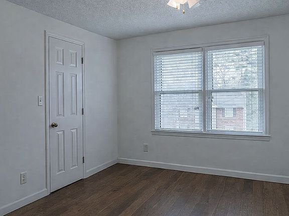 5th image of 2340 Deerwood Rd