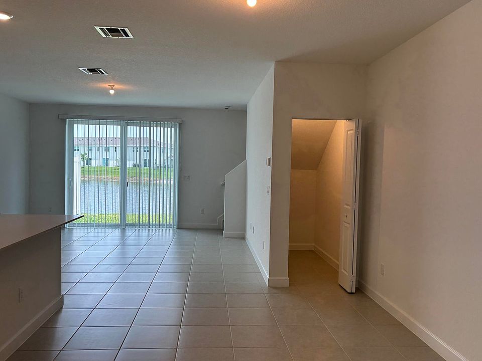 1st image of 530 SE Rivergrass St #530