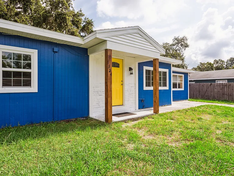 1324 Parkwood St — Photo 4
