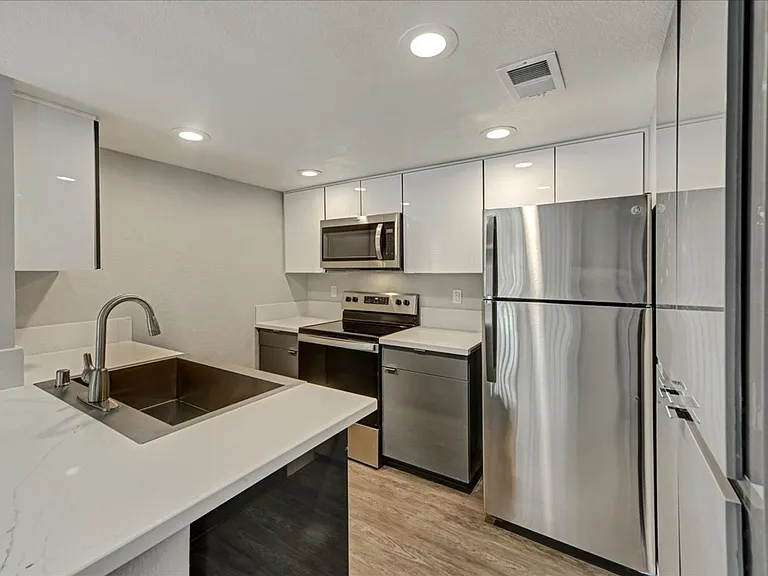 Corona Pointe Resort — Photo 44