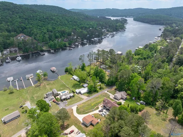 1129 Honeycomb Rd, Grant, AL 35747