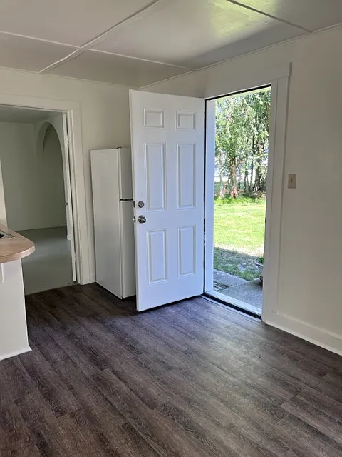 1 bed, 900 sqft, $1,300 — Photo 4