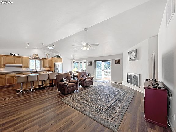 2nd image of 318 Del Norte Ln