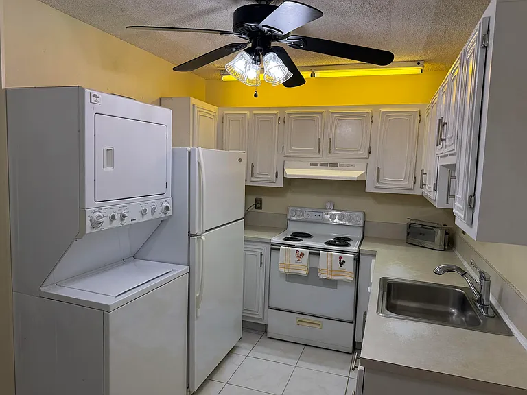 8540 Chevy Chase Dr #8540 — Photo 7