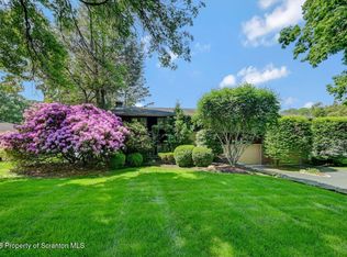 12 Lakeside Dr, Clarks Summit, PA 18411