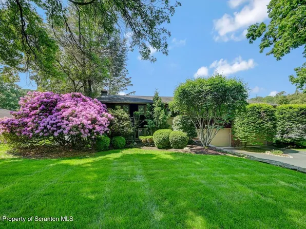 12 Lakeside Dr, Clarks Summit, PA 18411