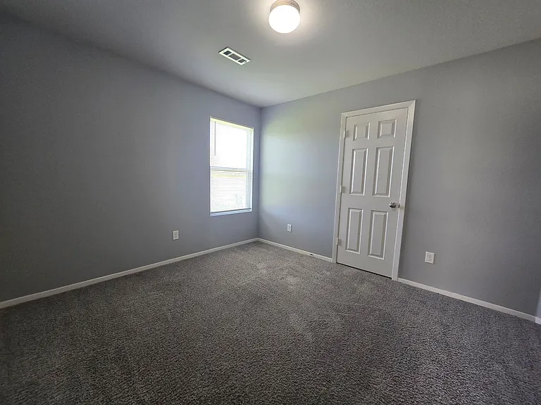 2416 Kenneth Dr — Photo 6