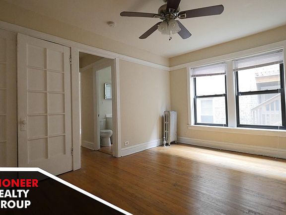 3rd image of 516 W Cornelia Ave #516C218
