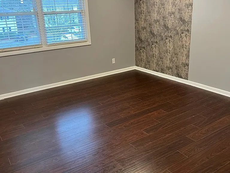 789 Jordan Ln — Photo 3