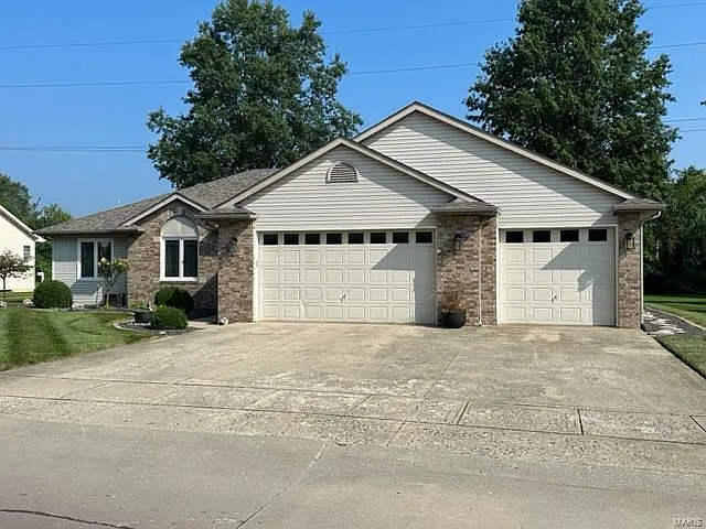 787 Chancellor Dr photo 1