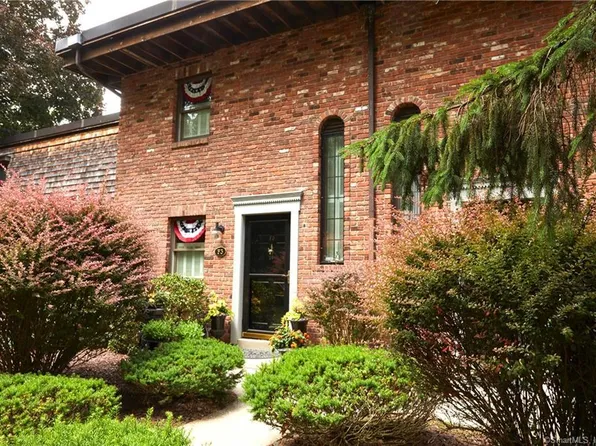 85 River Road #F3, Essex, CT 06426