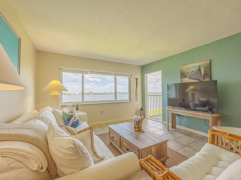 1516 S Lakeside Dr #203 — Photo 4