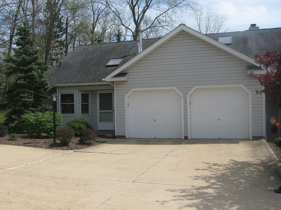 1st image of 900-4 Hampton Cir