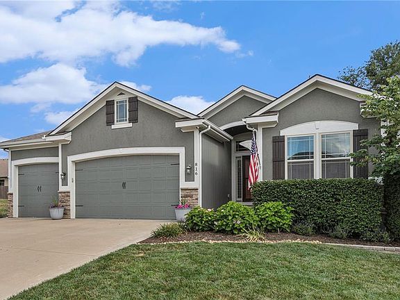 3rd image of 816 SE Partridge Ln