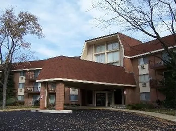 1198 Royal Glen Dr APT 303E, Glen Ellyn, IL 60137