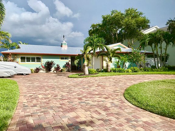 3rd image of 111 Poinciana Ln