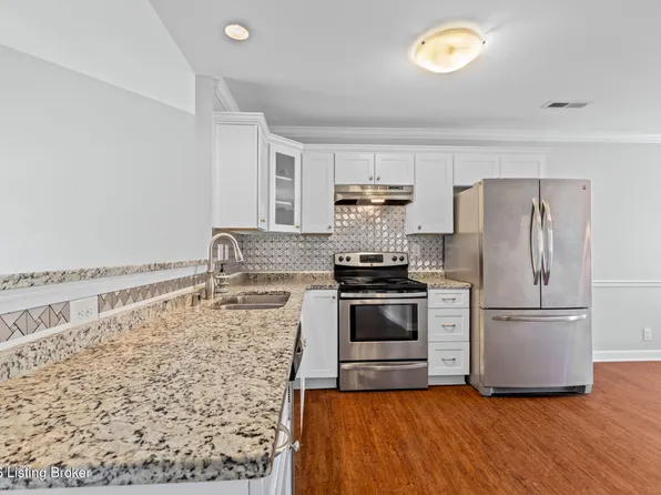 443 Woodlake Dr, Mount Washington, KY 40047