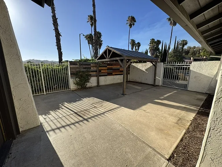 5402 Villas Dr — Photo 24
